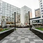 Luxury Two Bed City Apartment -The Hub
